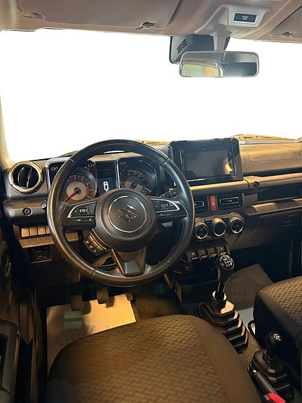Suzuki Jimny 9 of 13