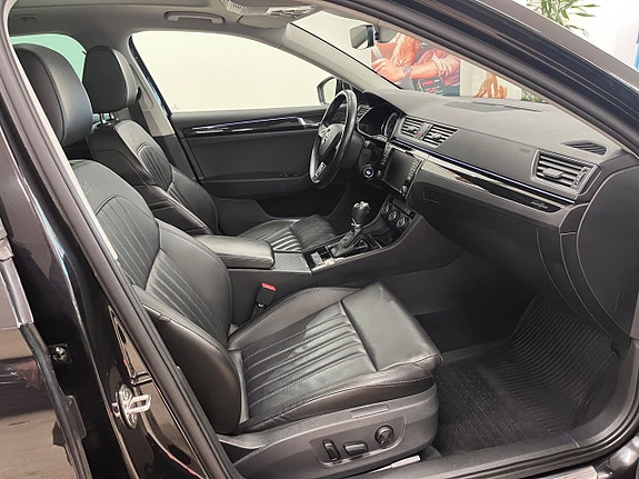 Skoda Superb 14 of 19