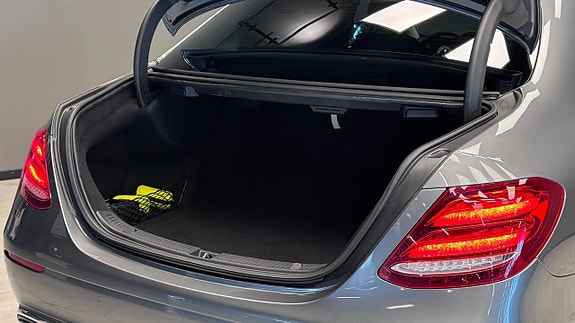 Mercedes-Benz E220 20 of 22