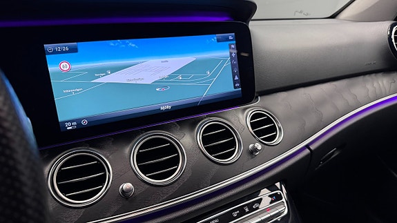 Mercedes-Benz E220 10 of 22