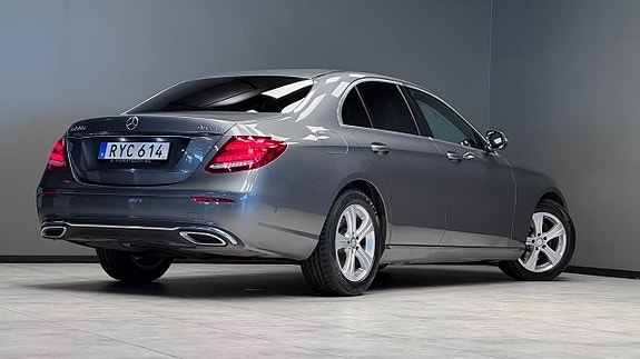 Mercedes-Benz E220 18 of 22