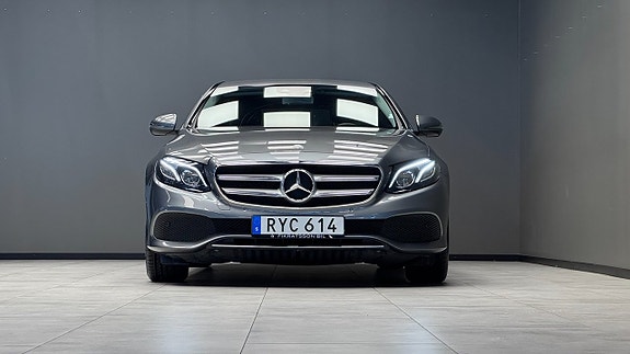 Mercedes-Benz E220 22 of 22