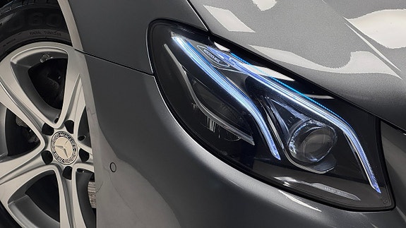 Mercedes-Benz E220 19 of 22