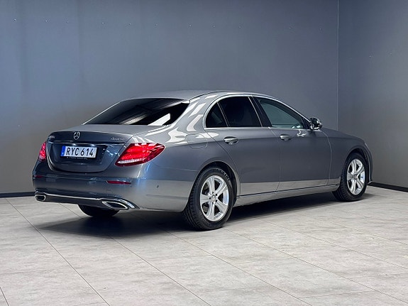 Mercedes-Benz E220 2 of 22