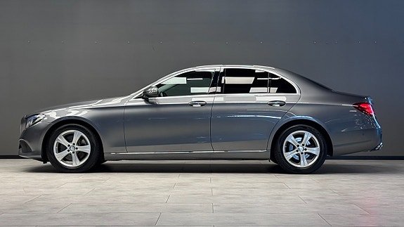 Mercedes-Benz E220 5 of 22