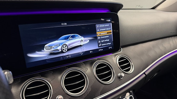 Mercedes-Benz E220 12 of 22