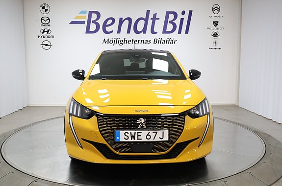 Peugeot e-208 2 of 27