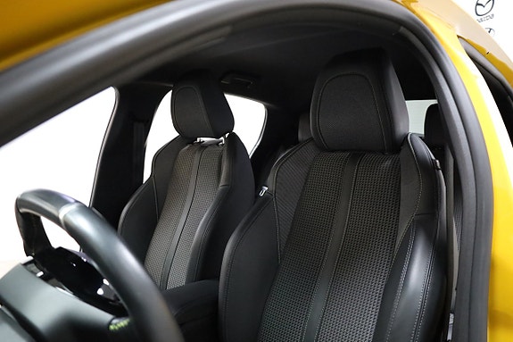 Peugeot e-208 15 of 27