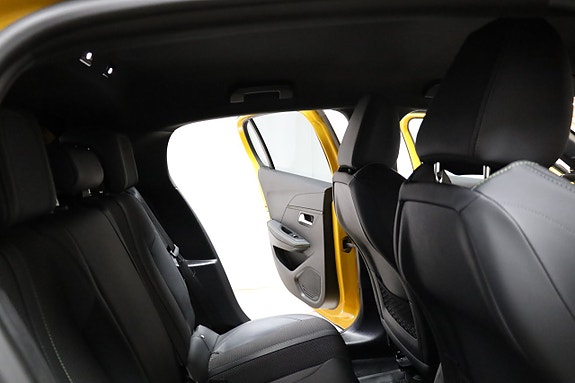 Peugeot e-208 10 of 27