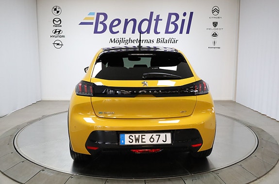 Peugeot e-208 8 of 27