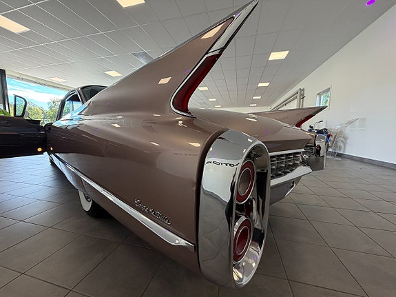 Cadillac Coupé DeVille 9 of 30