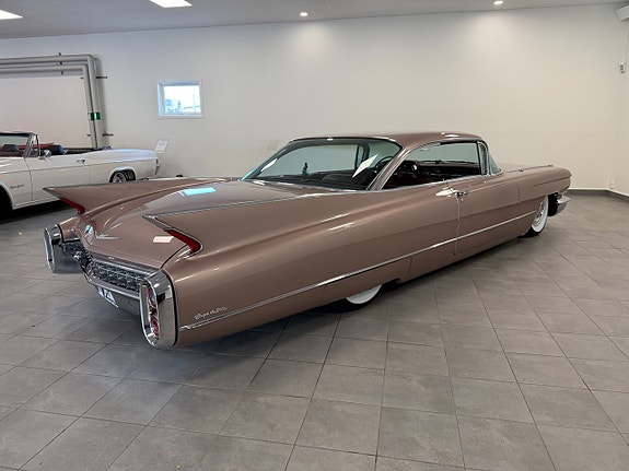 Cadillac Coupé DeVille 4 of 30