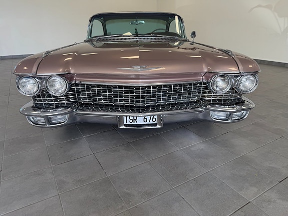 Cadillac Coupé DeVille 6 of 30