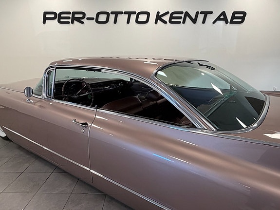 Cadillac Coupé DeVille 10 of 30