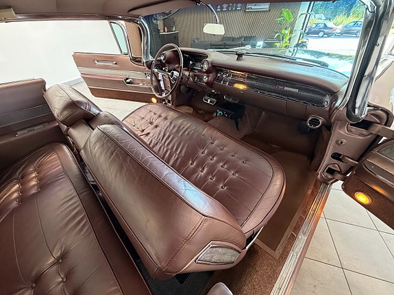 Cadillac Coupé DeVille 18 of 30