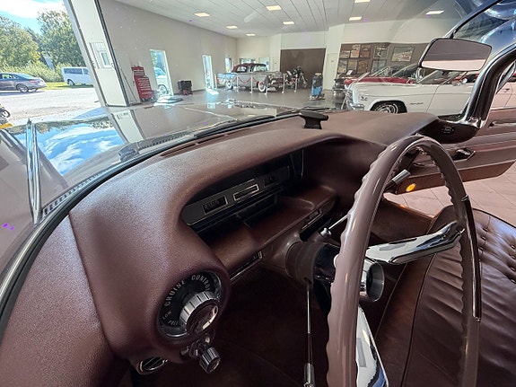 Cadillac Coupé DeVille 22 of 30