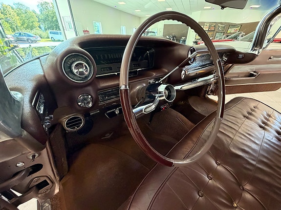 Cadillac Coupé DeVille 21 of 30