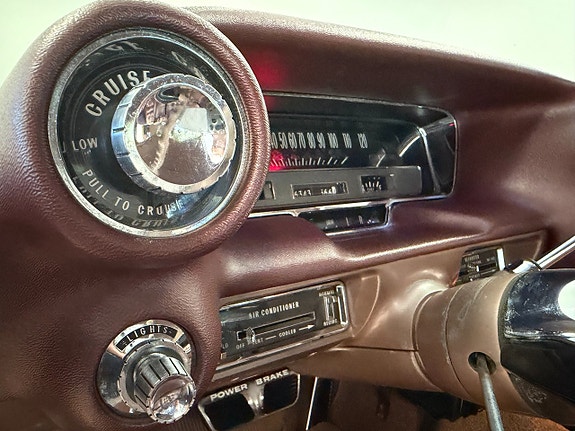 Cadillac Coupé DeVille 27 of 30