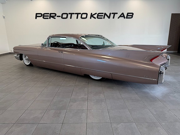 Cadillac Coupé DeVille 3 of 30