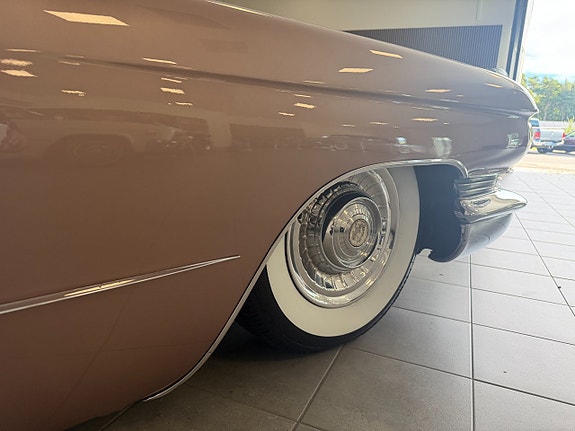 Cadillac Coupé DeVille 14 of 30