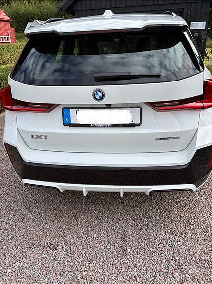BMW iX1 2 of 3