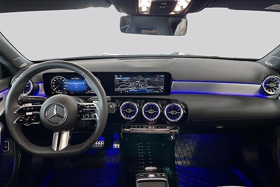 Mercedes-Benz A250 e 7 of 16
