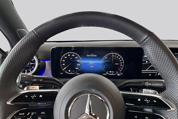 Mercedes-Benz A250 e 10 of 16