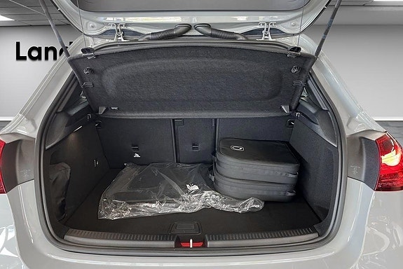 Mercedes-Benz A250 e 14 of 16