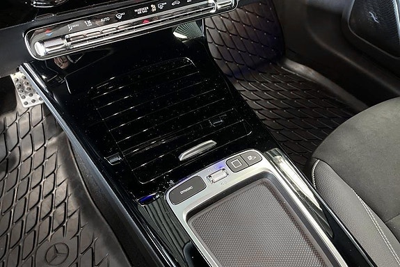Mercedes-Benz A250 e 12 of 16