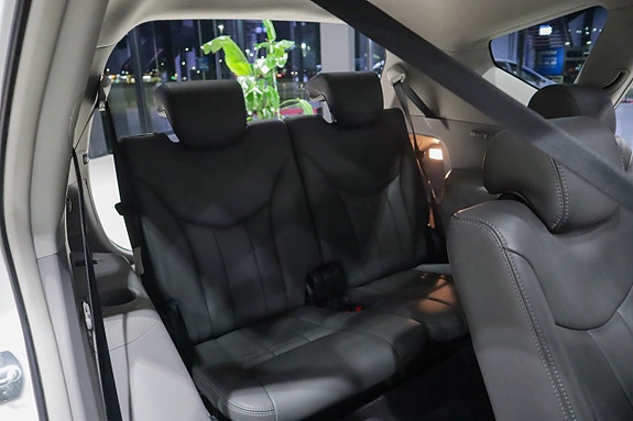 Toyota Prius+ 18 of 18