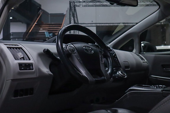 Toyota Prius+ 9 of 18