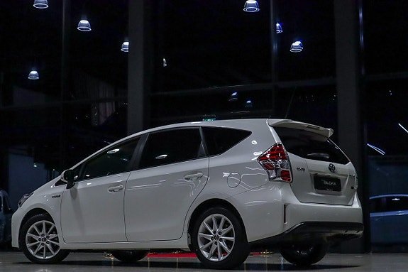 Toyota Prius+ 3 of 18