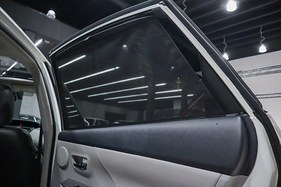 Toyota Prius+ 17 of 18