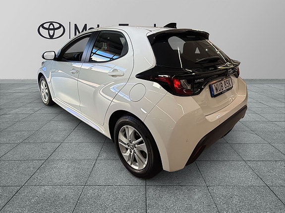 Toyota Yaris 3 of 20