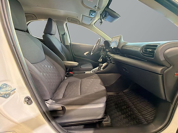 Toyota Yaris 8 of 20