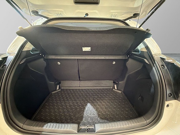 Toyota Yaris 12 of 20