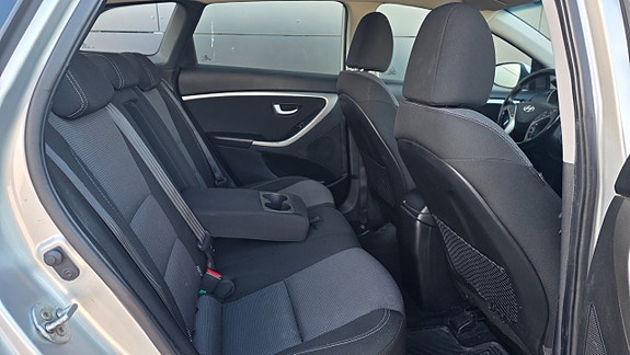 Hyundai i30 13 of 16