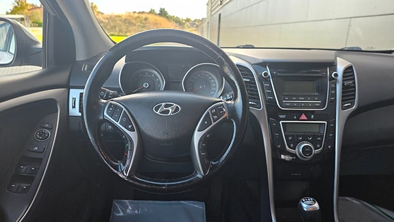 Hyundai i30 8 of 16