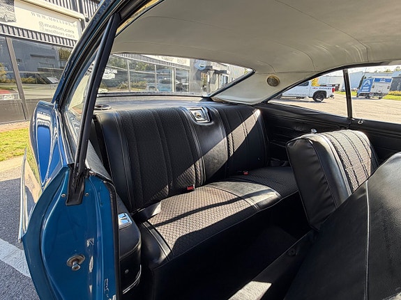 Chevrolet Impala 13 of 18