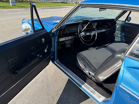 Chevrolet Impala 9 of 18