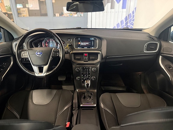 Volvo V40 9 of 19