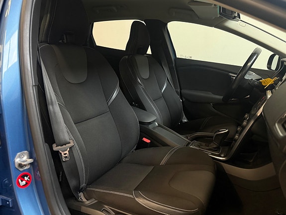 Volvo V40 12 of 19