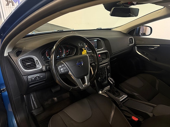 Volvo V40 8 of 19