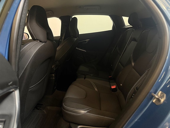 Volvo V40 13 of 19