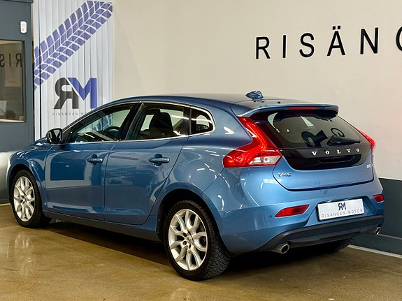 Volvo V40 3 of 19