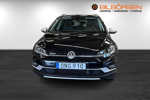 Volkswagen Golf Alltrack 2 of 16