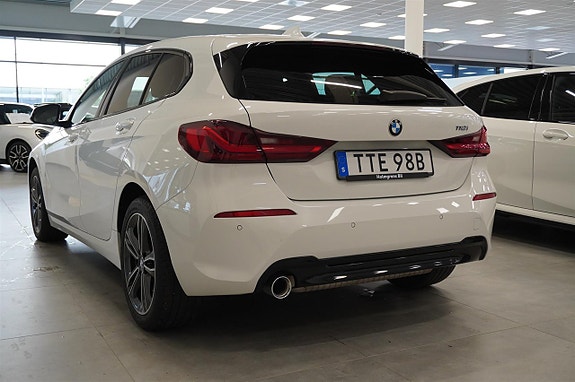 BMW 118i 16 of 18