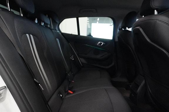BMW 118i 13 of 18