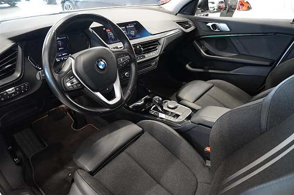 BMW 118i 2 of 18