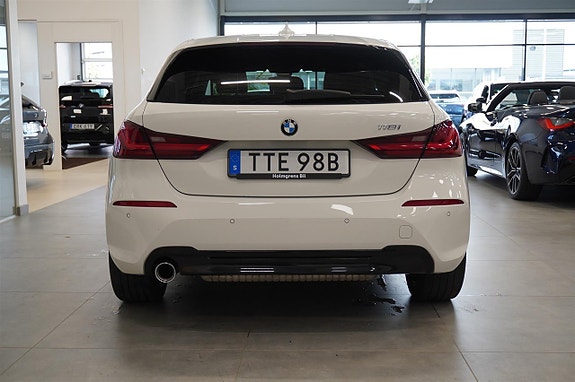 BMW 118i 17 of 18